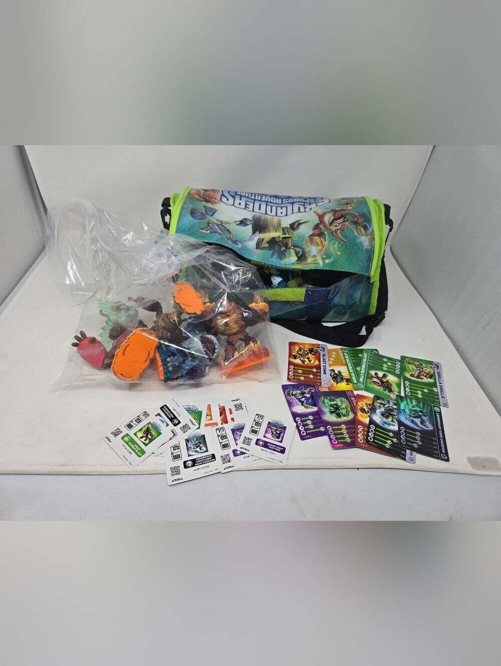 Huge Lot Of Activision Skylanders Figures Swap Force Action Figures Bag Stage